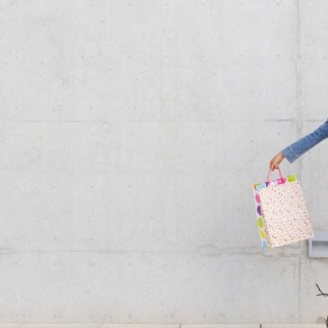 Shopper jumping bags